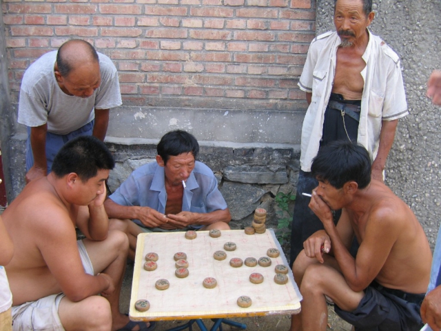 IMG_0209_villagers_playing_xiangqi-1.jpg